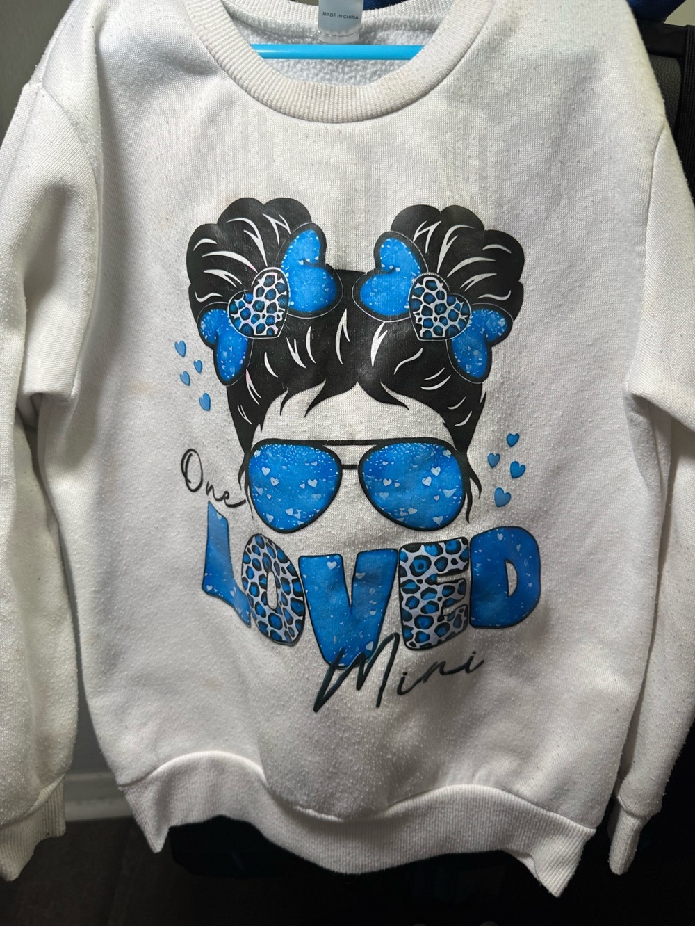 SHEIN White Sweatshirt with Bright Blue Graphic Bows & Sunglasses